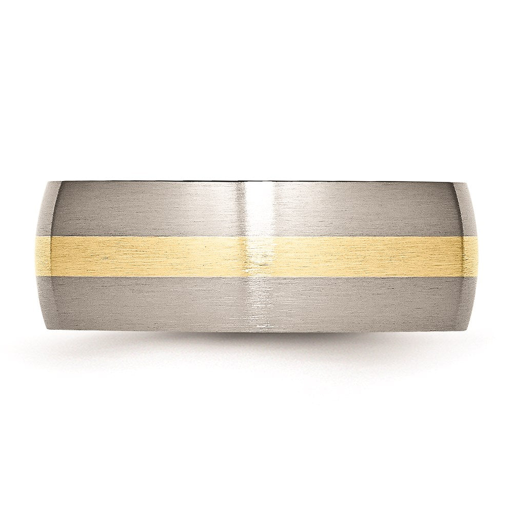 Joyería de moda unisex, anillo de acero inoxidable marca Chisel con incrustación en oro amarillo de 14k, banda cepillada de 8 mm