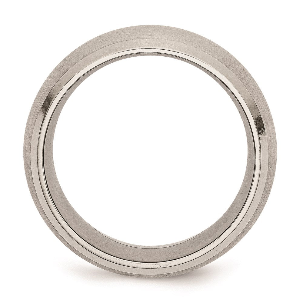 Joyería de moda unisex, anillo de acero inoxidable de la marca Chisel de 10 mm con bordes biselados, acabado cepillado y pulido