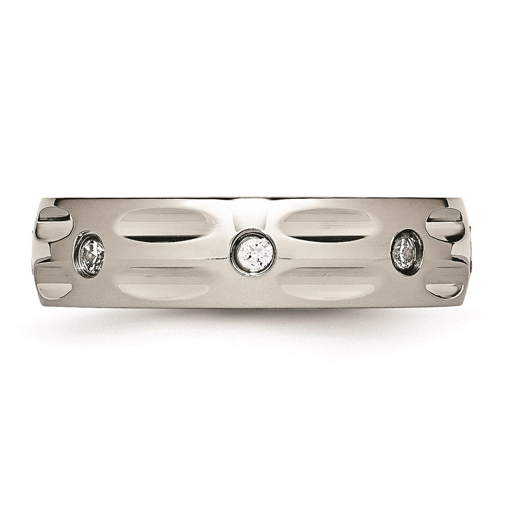 Joyería de moda unisex, anillo de acero inoxidable pulido con ranuras y circonita cúbica, marca Chisel