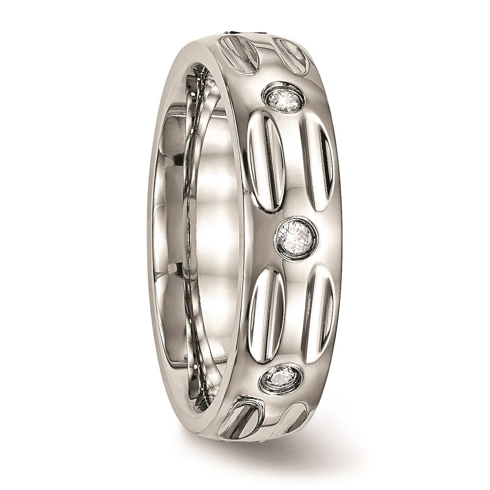 Joyería de moda unisex, anillo de acero inoxidable pulido con ranuras y circonita cúbica, marca Chisel