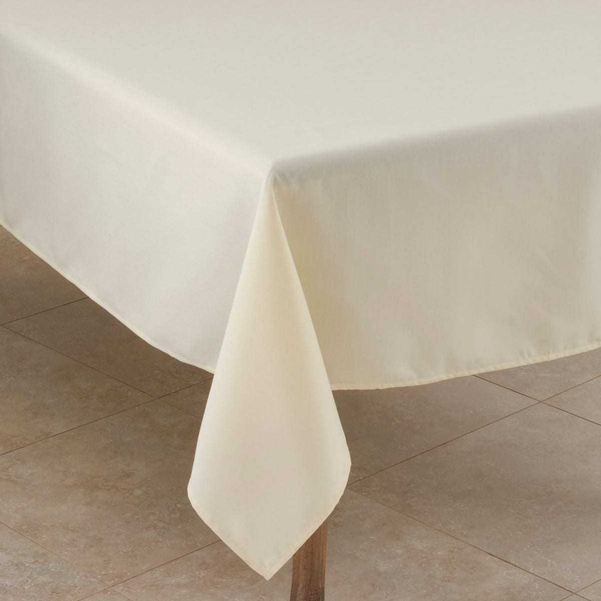Ivory White Everyday Design Tablecloth  100% polyester