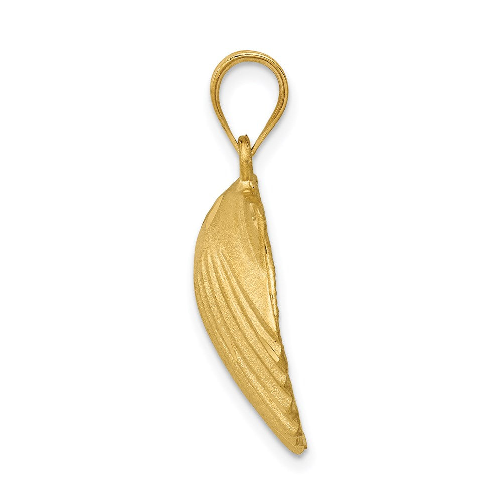 Million Charms 14K Yellow Gold Themed Seashell Pendant