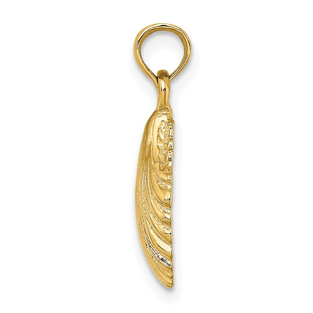 Million Charms 14K Yellow Gold Themed Polished Scallop Shell Charm