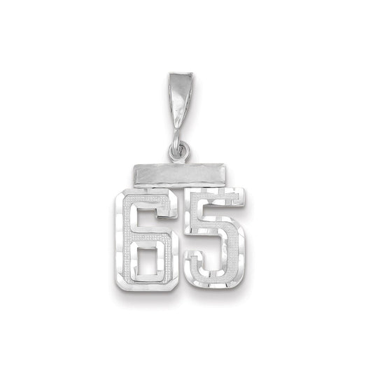 Dije pequeño con número 65 de Million Charms, en oro blanco de 14 quilates con corte de diamante